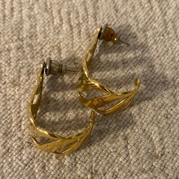 Vintage Swirl Gold Tone Earrings 1” - Picture 8 of 8